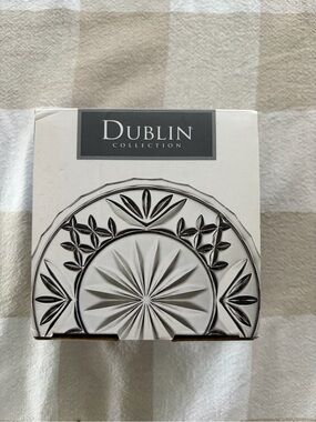 Dublin Collection White Decorative Glass Plate